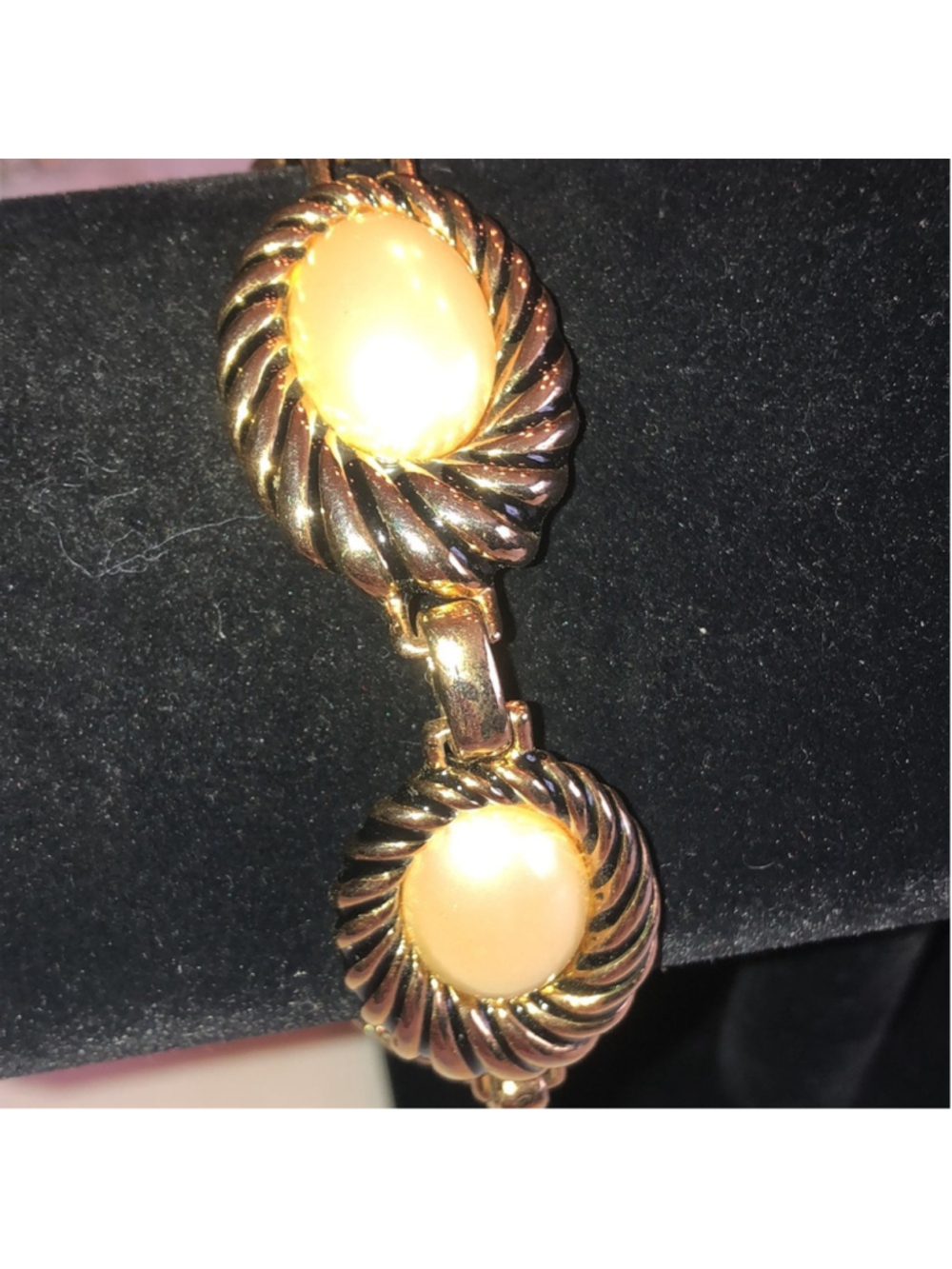 Angel Brand Signed Vintage Gold Tone Faux Pearl Bracelet - Picture 5 of 9